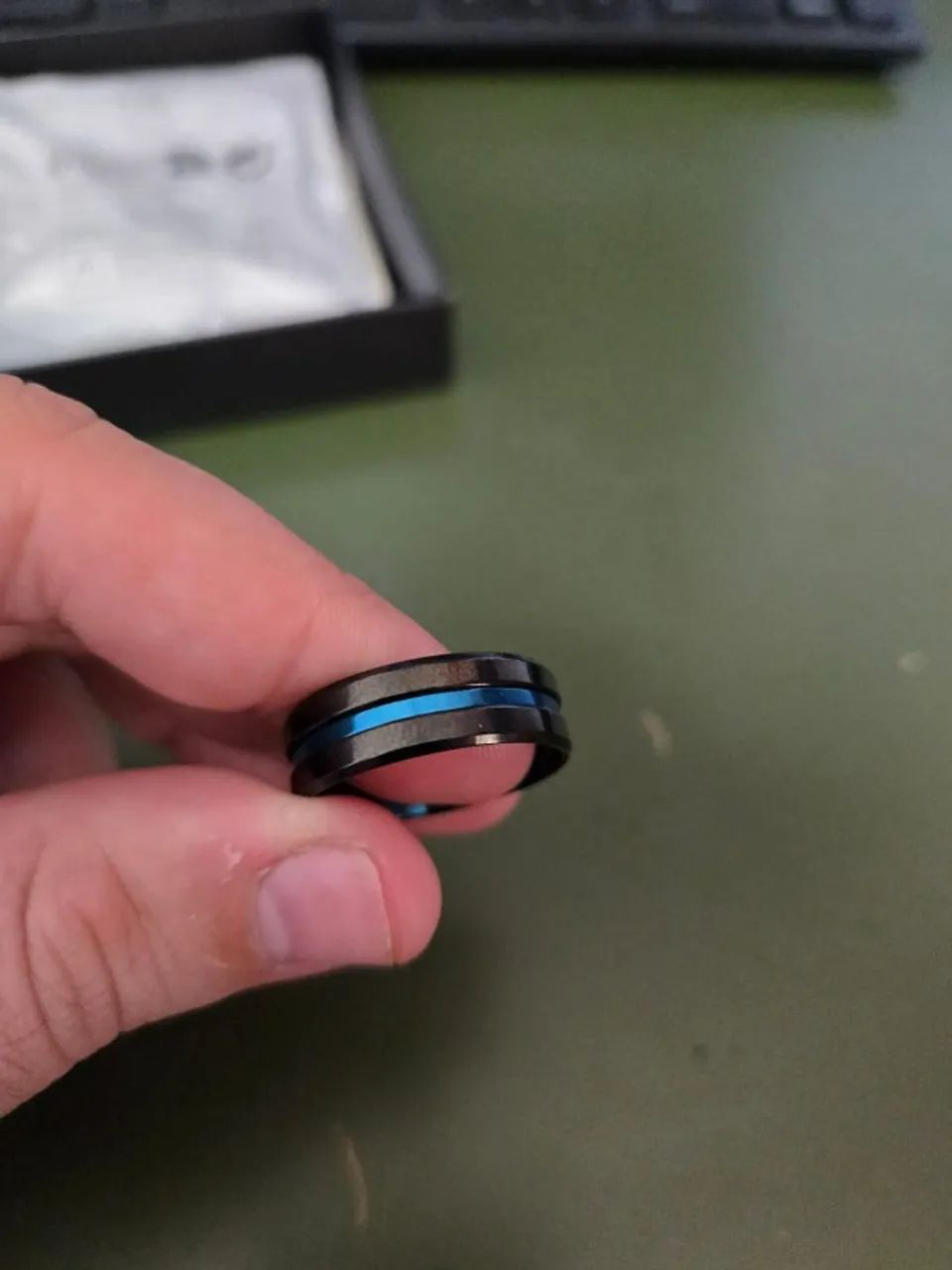 kit 2 anéis de tungstênio preto e azul 13 - Foto 5