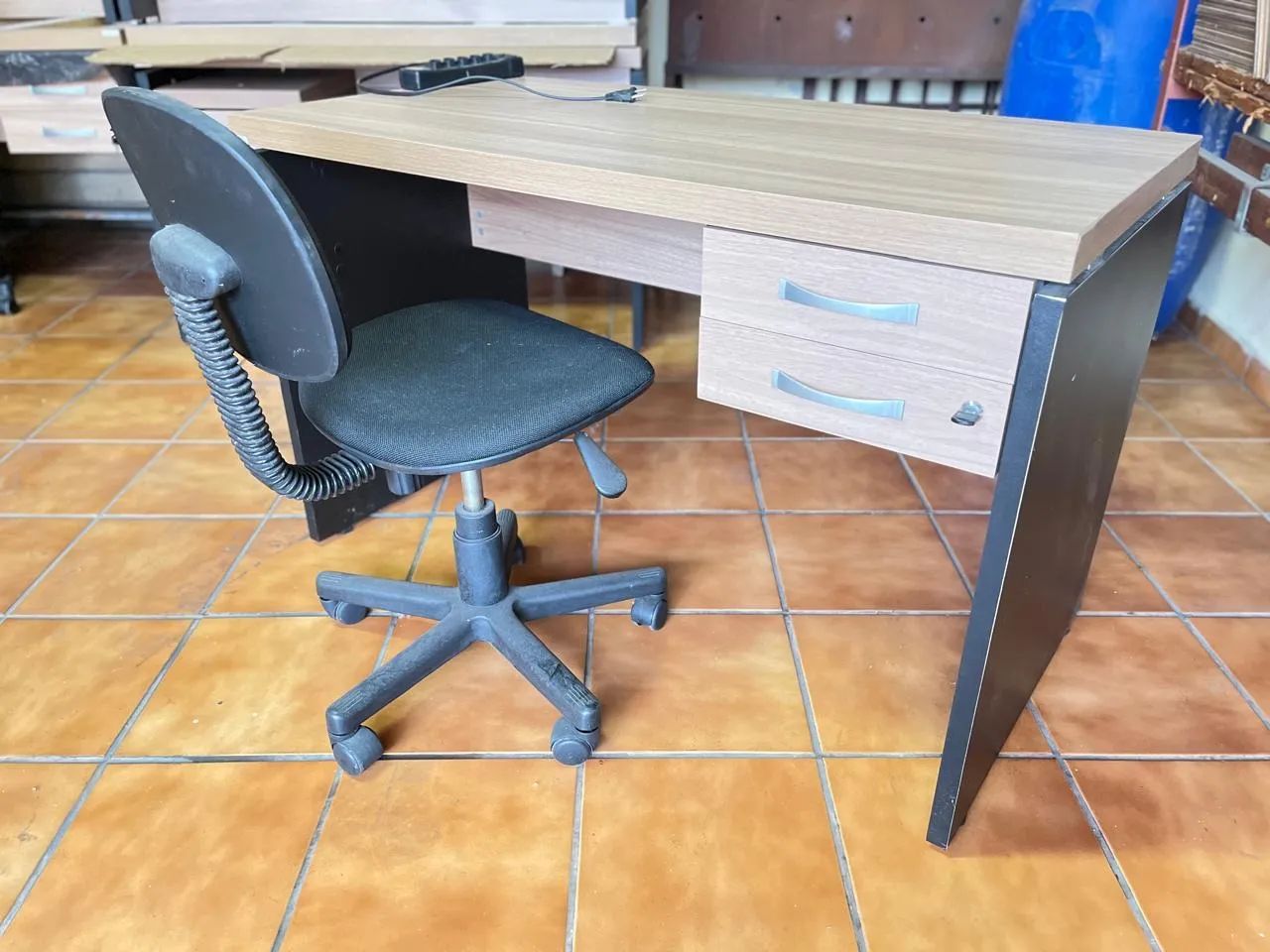 Mesa + Cadeira em Ótimo Estado 