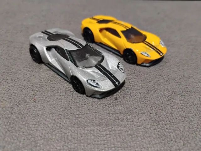 Hot Wheels Ford GT (2 minis) com detalhes