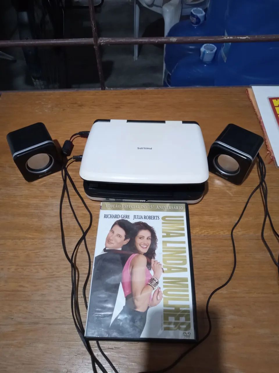 Vendo DVD Player portátil Philips com fonte + filme original ! - Foto 4
