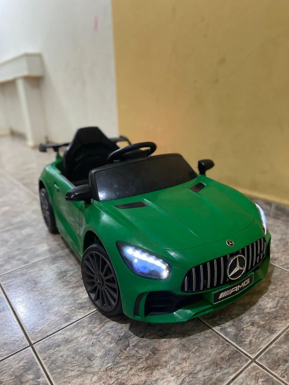 Carro elétrico Mercedes Amg 