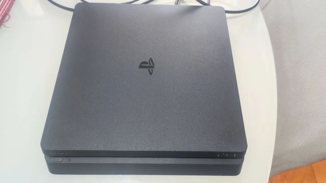 PS4 PLAYSTATION + 3 CONTROLES  - Foto 5