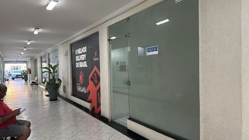 Alugo sala comercial na Av. Pedro Calazans - Foto 4