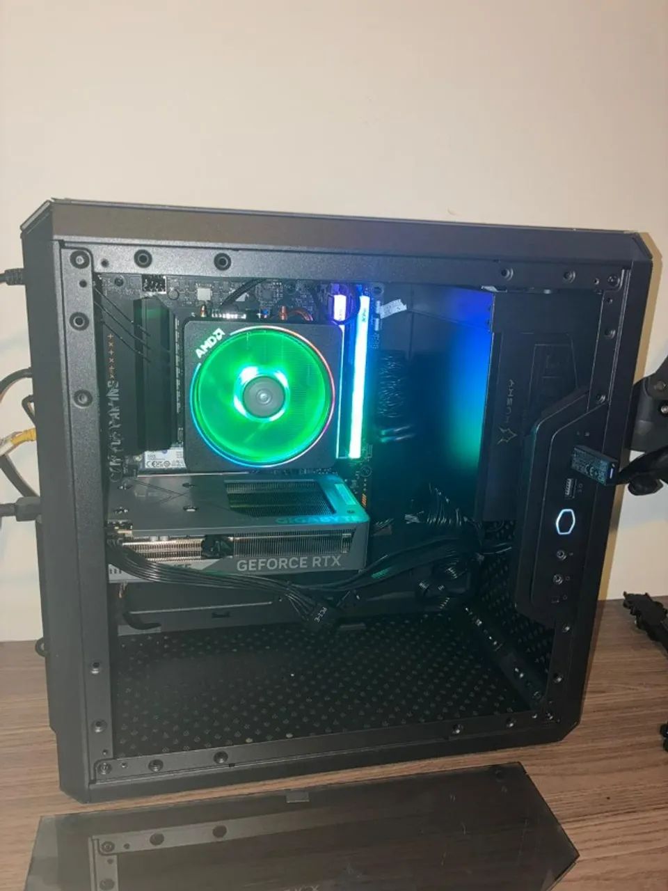 PC Gamer - Ryzen 7700 + RTX 5060