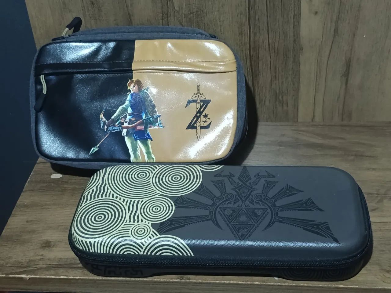 Duas cases na temática de Zelda para Nintendo switch + brinde.