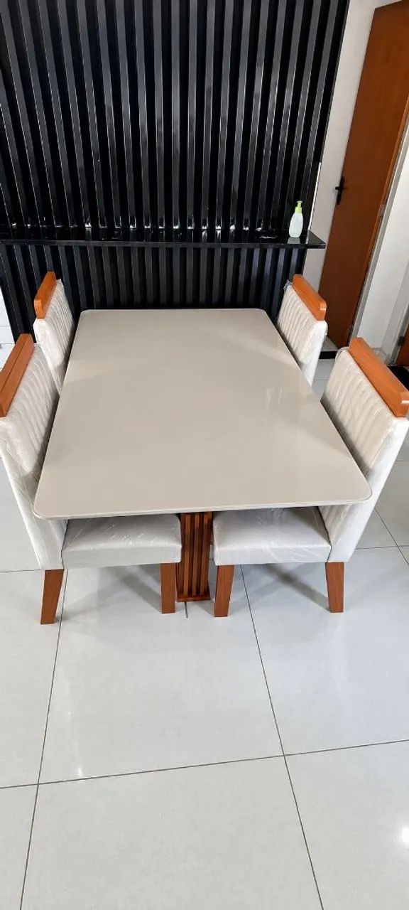 Geladeira, guarda-roupa, sofá e mesa - Foto 2