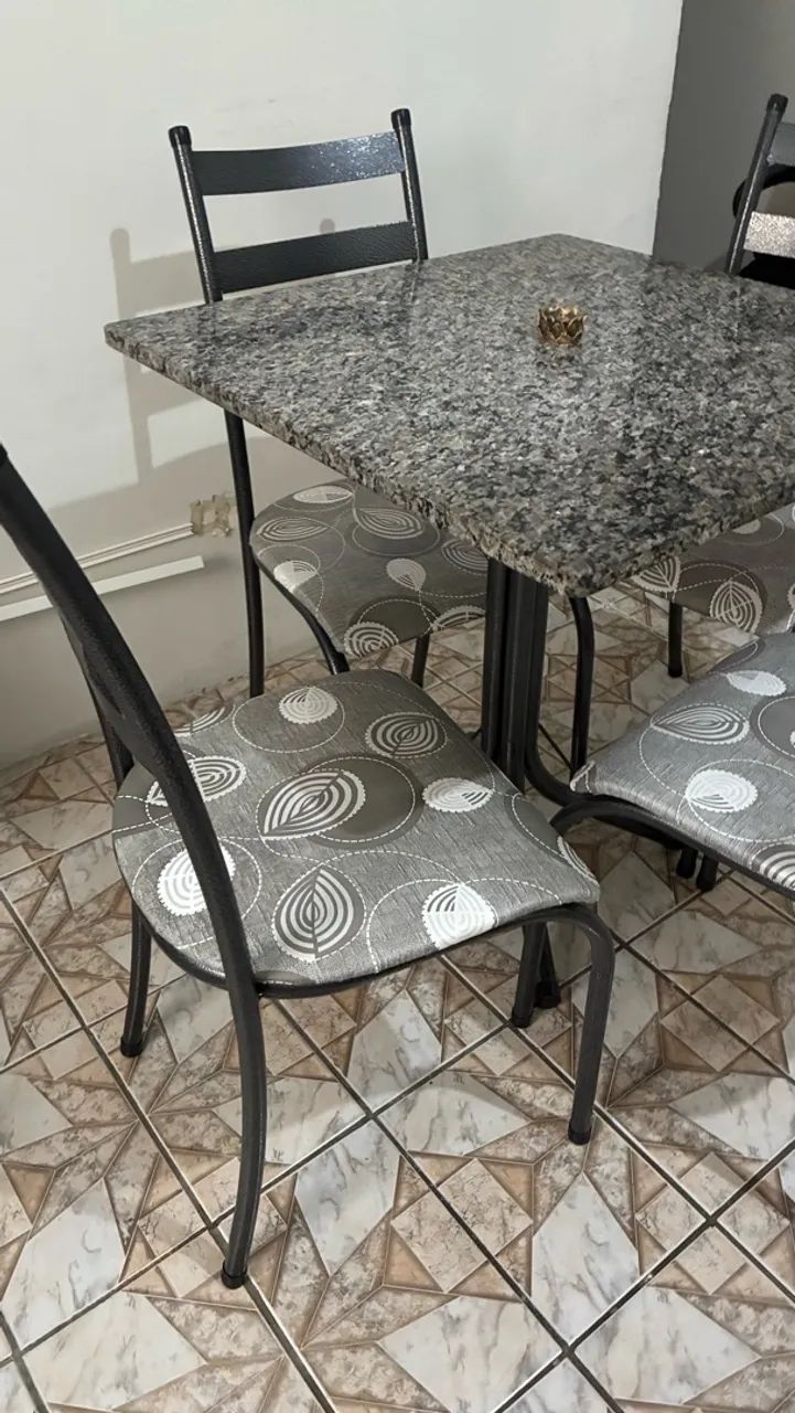 Mesa com cadeiras  - Foto 2