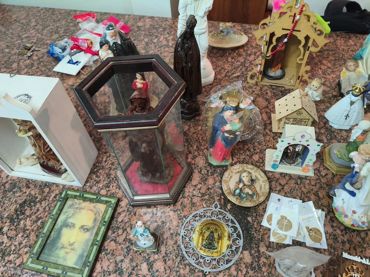 Variedades de santos e quadros - Foto 3