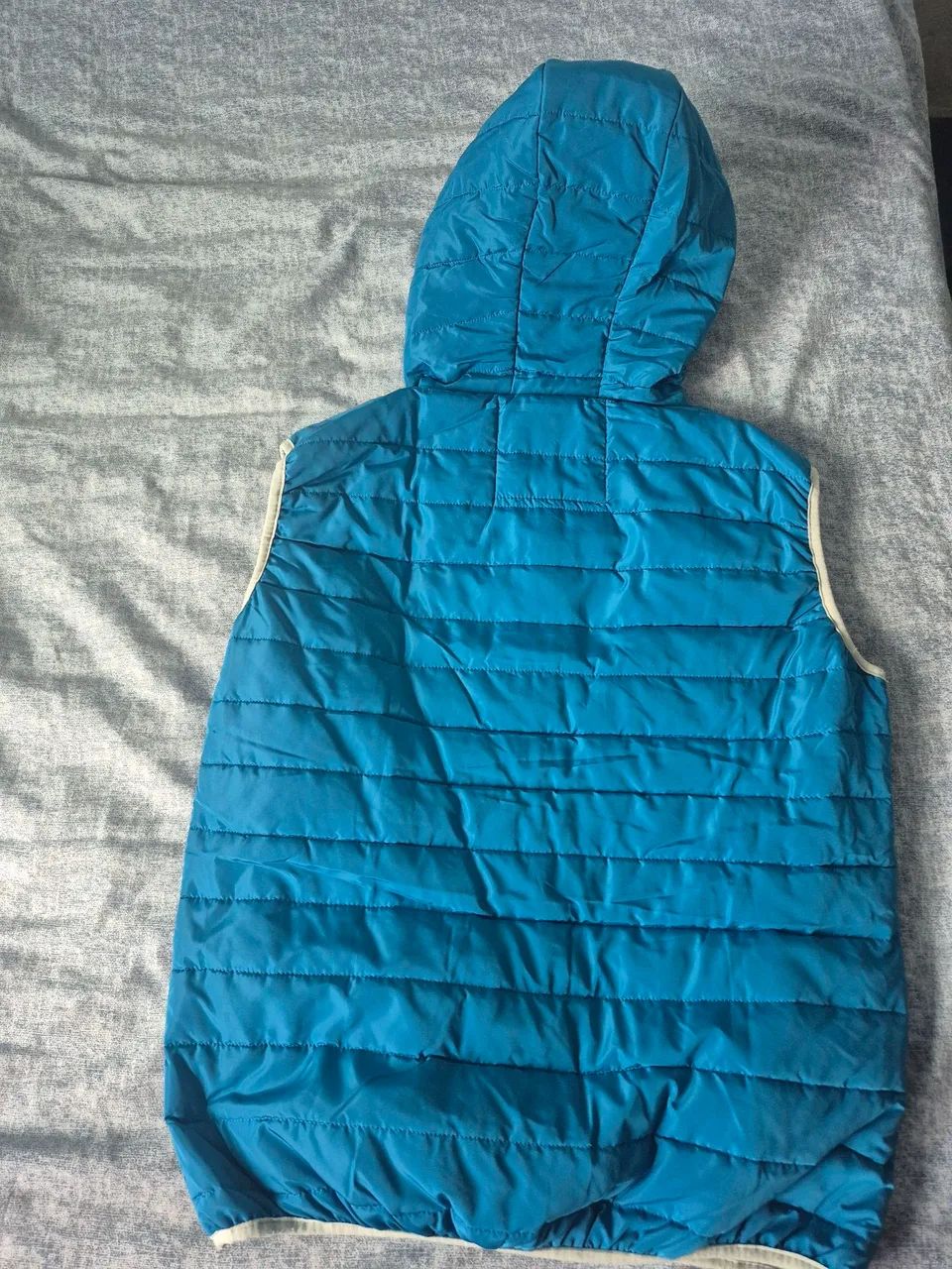 Colete puffer com capuz da marca Rock & Soda Original, tamanho M. - Foto 2
