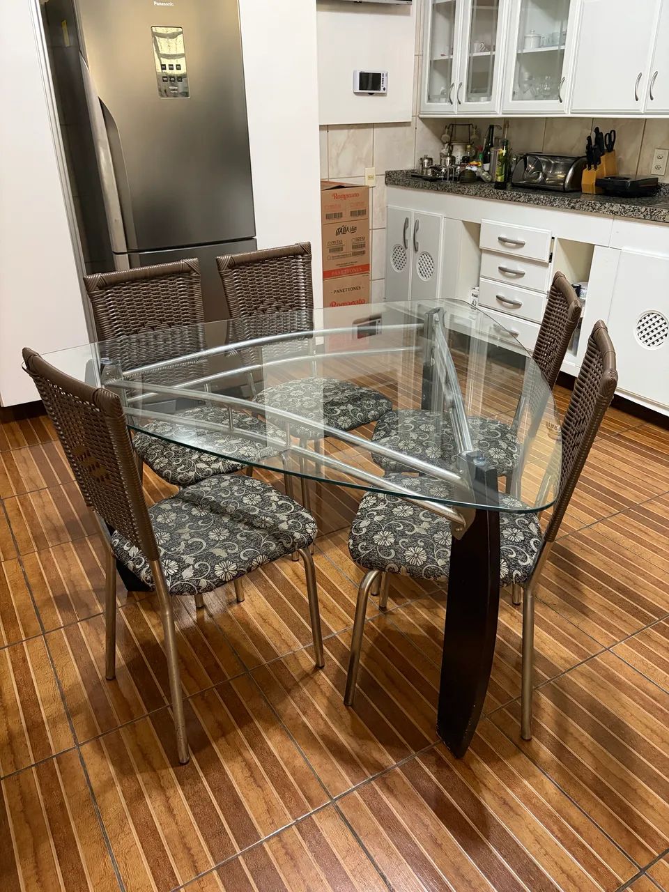 Mesa triangular vidro 6 lugares65573821337217120