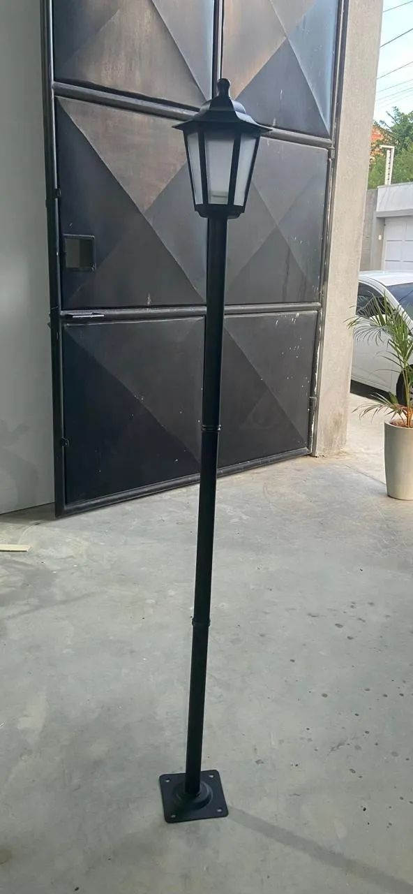 Poste provençal / Poste de jardim