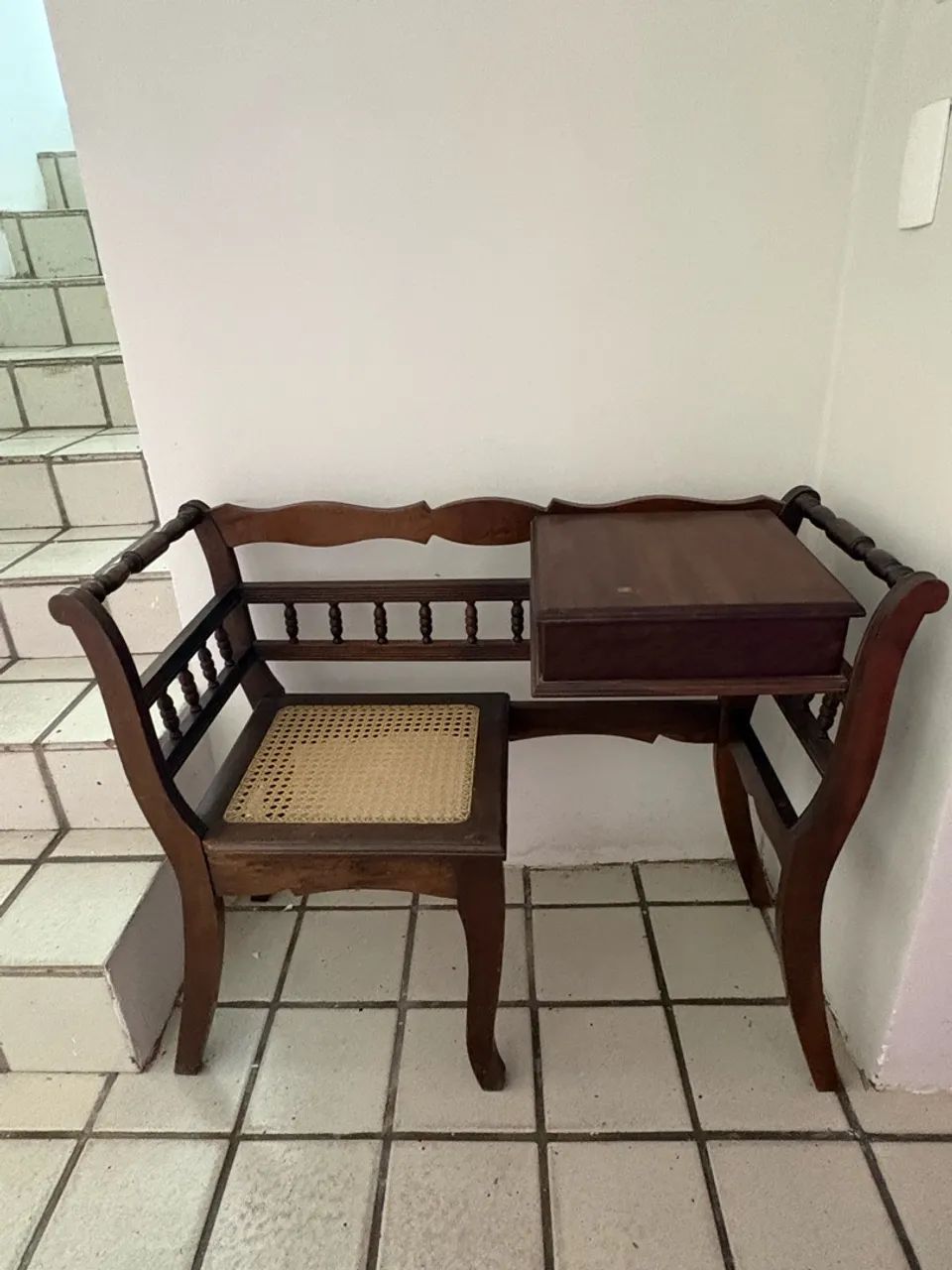 Namoradeira vintage com mesinha