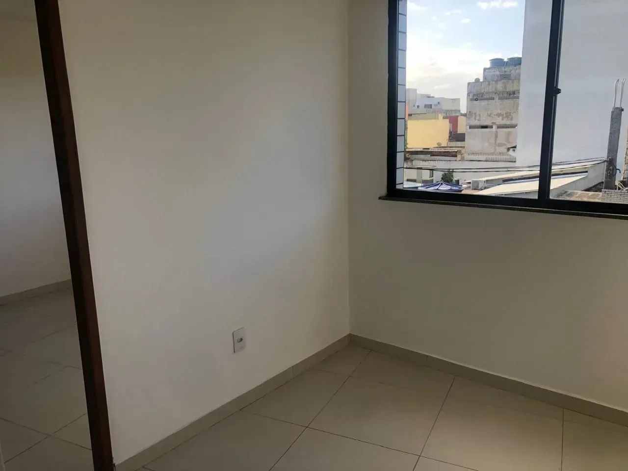 Apto com 2 quartos sendo 1 suíte e com terraço, em Centro - Macaé - RJ - Foto 4
