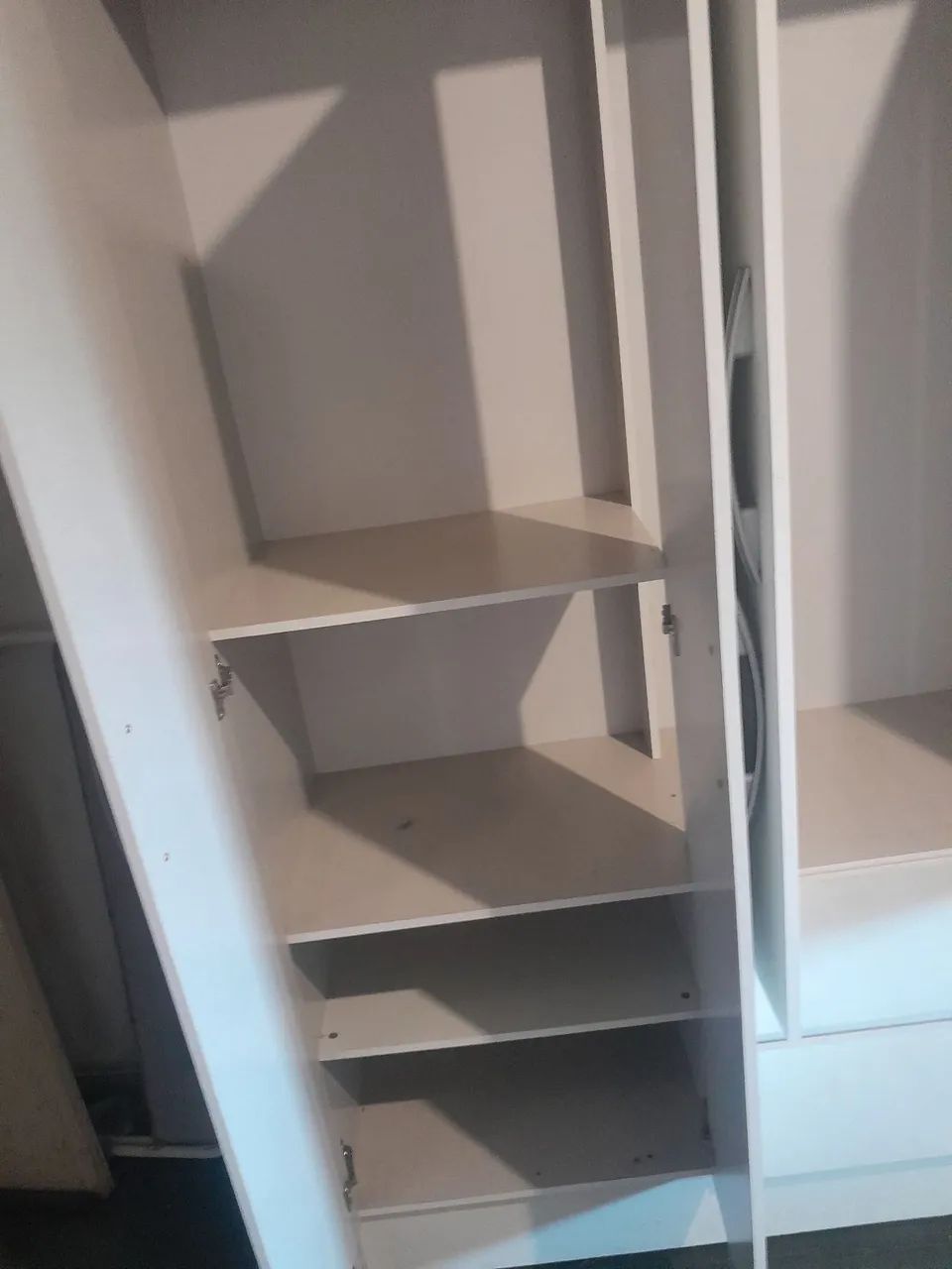 Guarda Roupas Solteiro 4 portas e duas Gavetas - Foto 4