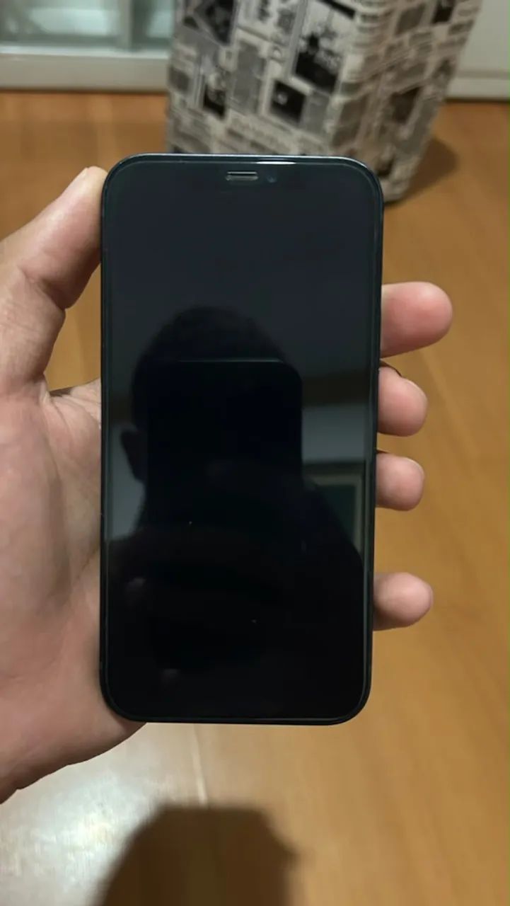 IPHONE 12, sem marcas de uso 