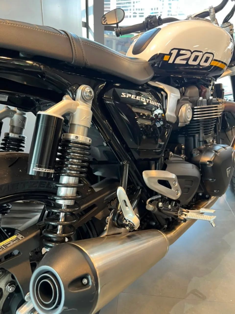 Triumph Speed Twin 1200 - Foto 4