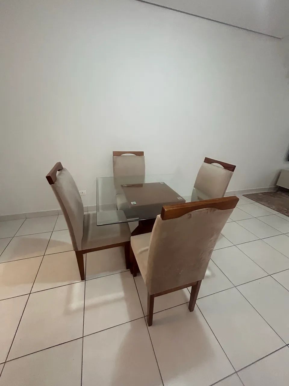 Mesa 4 cadeiras 