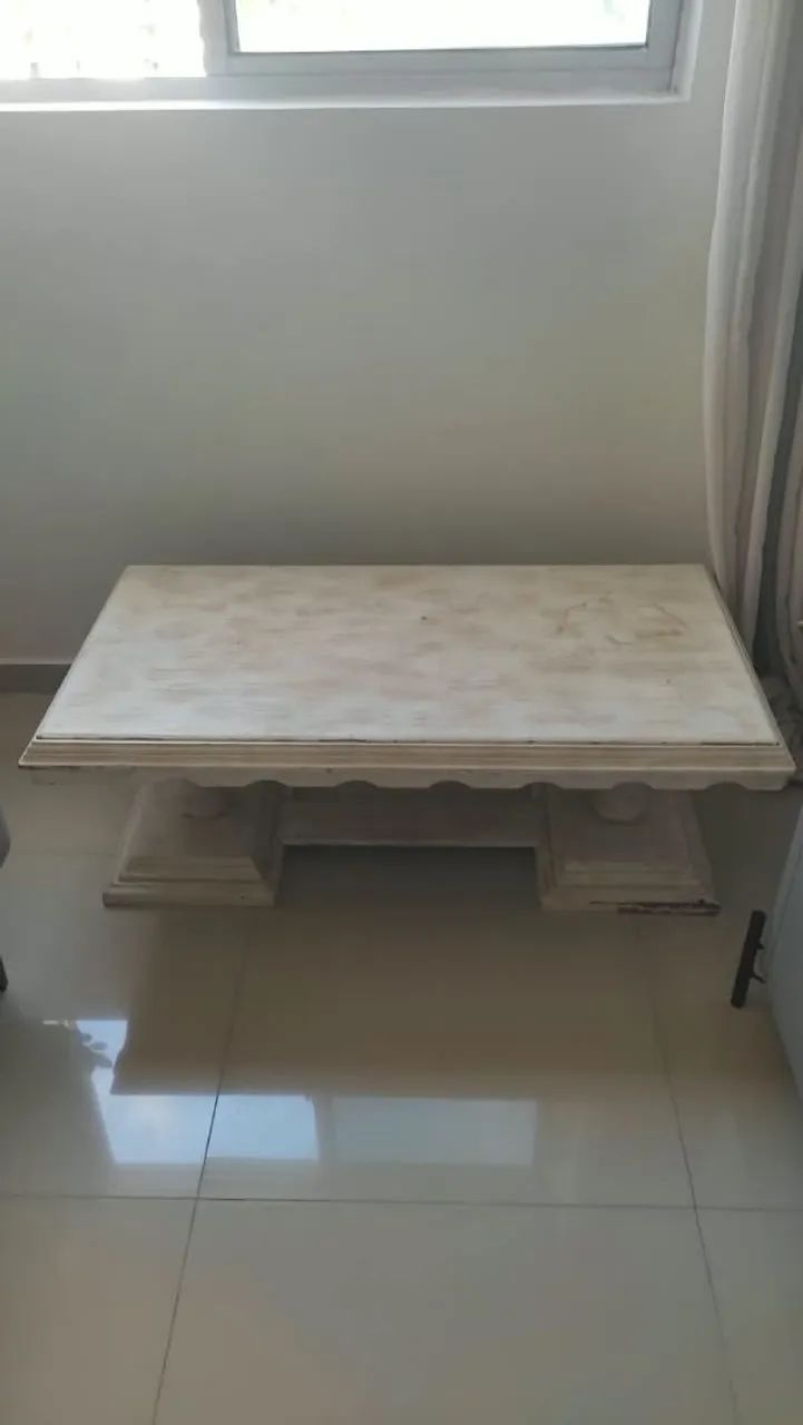 Mesa de Centro estilo clássico em Madeira Maciça