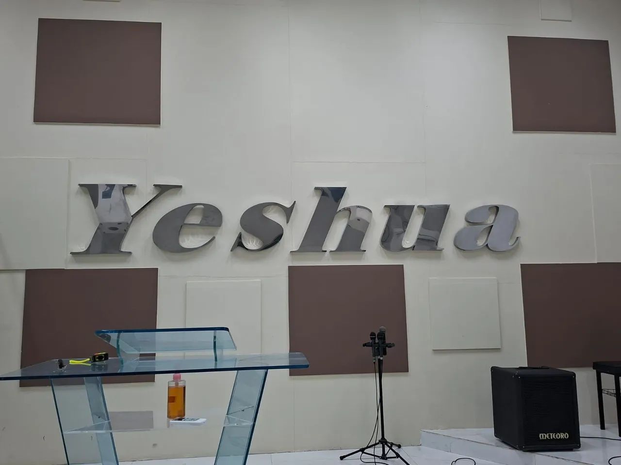 Placa YESHUA alumínio 