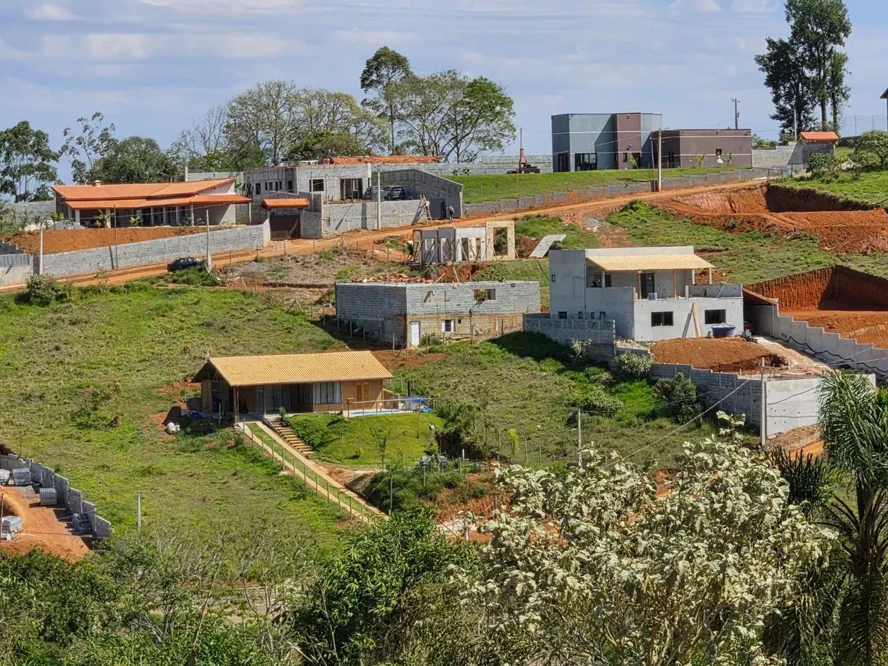 LOTE PERTO DO CENTRO E DA REPRESA AO MESMO TEMPO - Foto 4