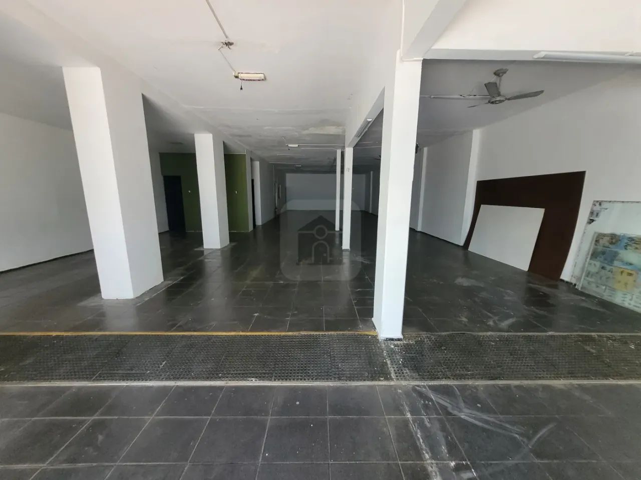 Loja comercial para locação no bairro Martins - Foto 2