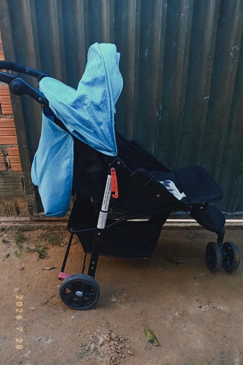 Vendo carrinho de bebê masculino  - Foto 2