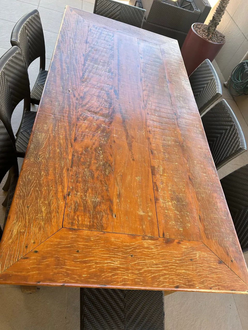 Mesa de madeira de excelente qualidade 