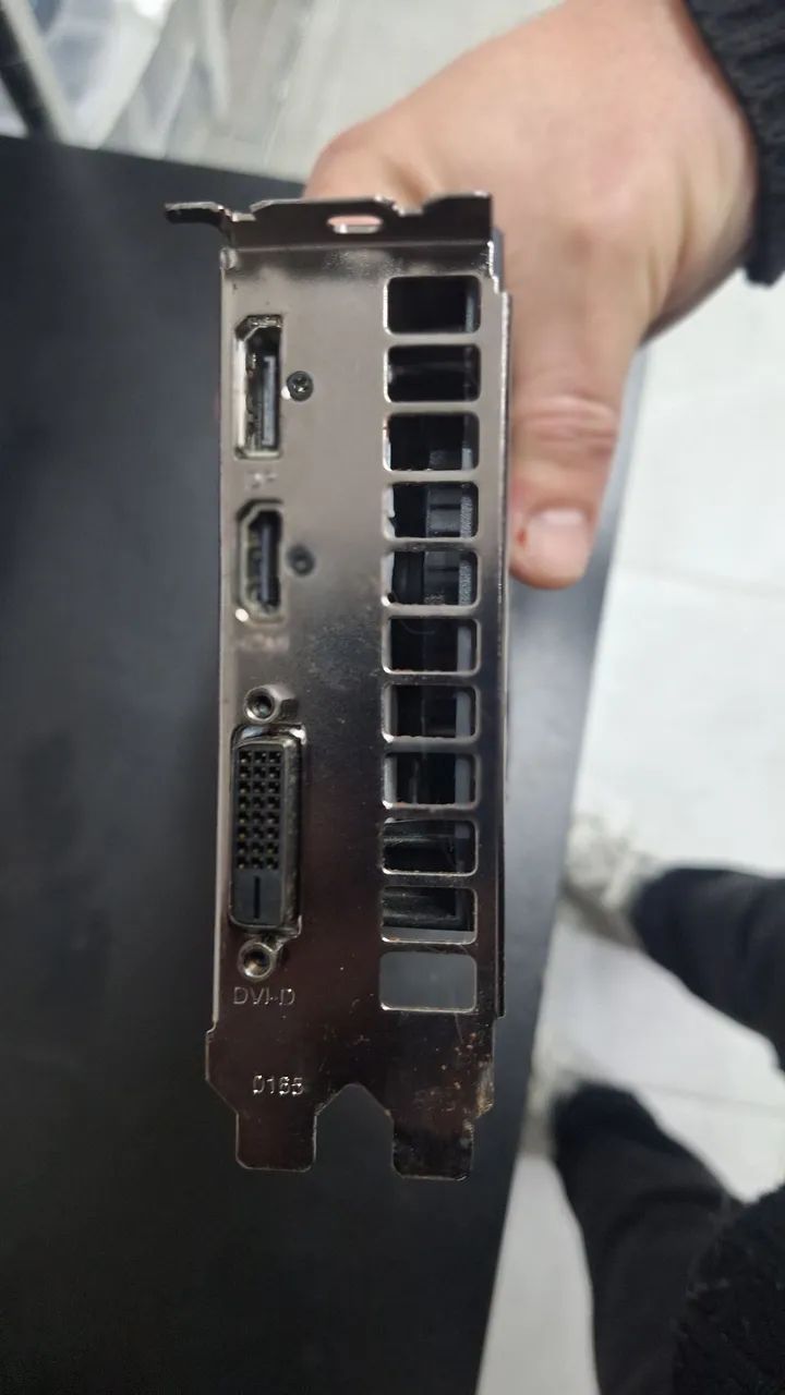 Placa de video gtx1650 4gb com defeito - Foto 3