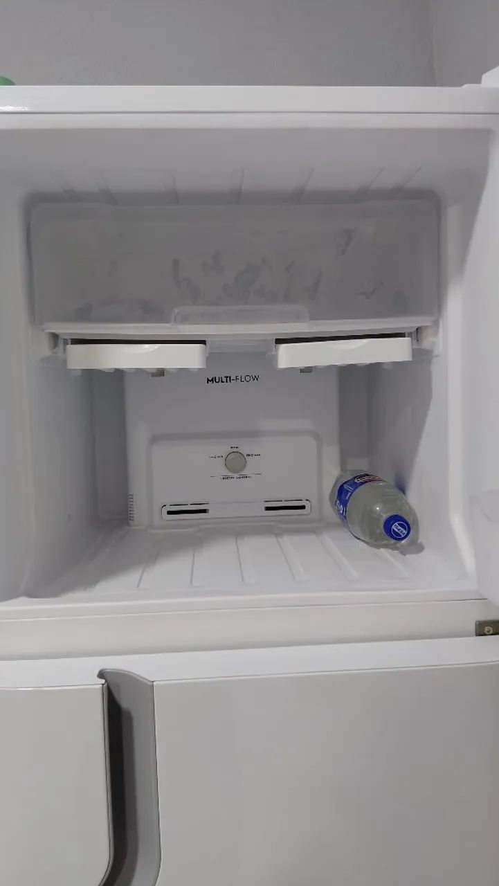 Geladeira Eletrolux semi nova  - Foto 4