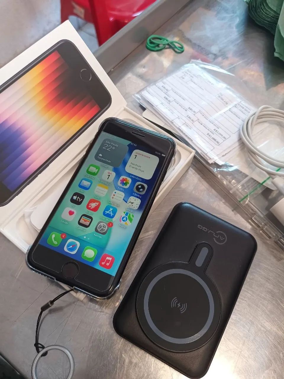 iPhone SE 3  2022 5G  