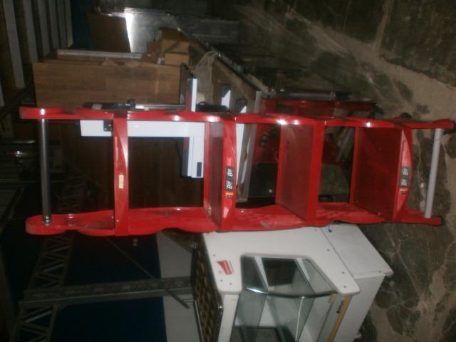 Prateleira vermelha de plastico com rodas - Foto 3
