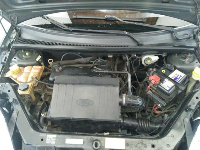 Ford Fiesta Hatch 1.0 2004 - Foto 5