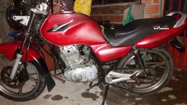 MOTO SUZUKI