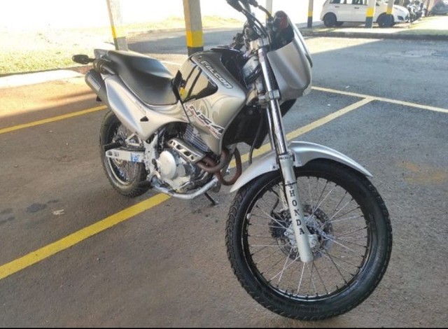 - BR HONDA/NX 4 FALCON 400 CC 2001/2001 PRATA REVISADA CONSERVADA ATRASADA