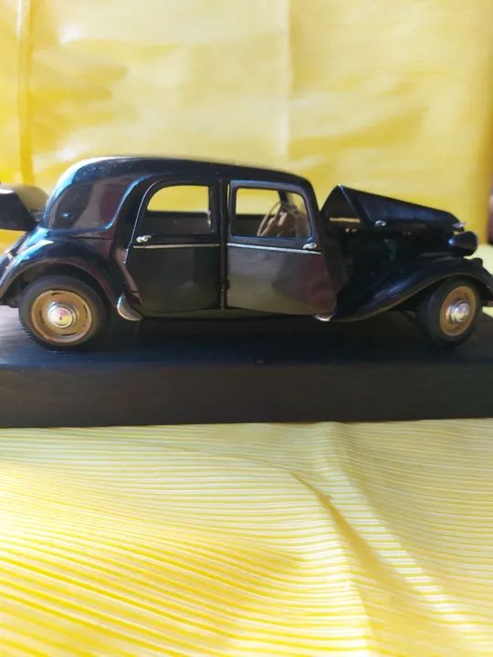 Citroën 15CV 6 Cyl (1952) Maisto