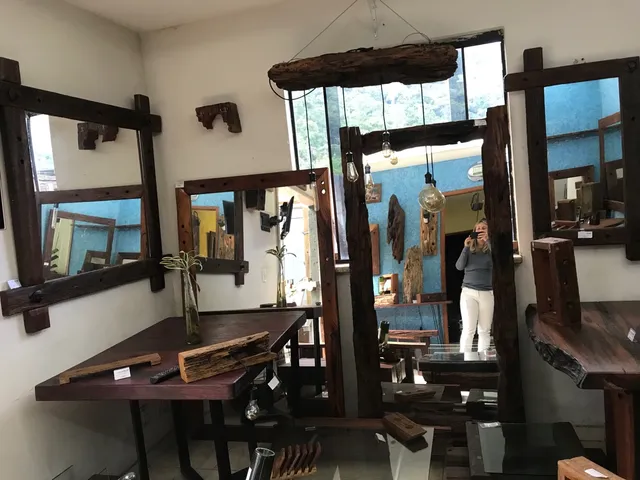 Espelhos com molduras rusticas