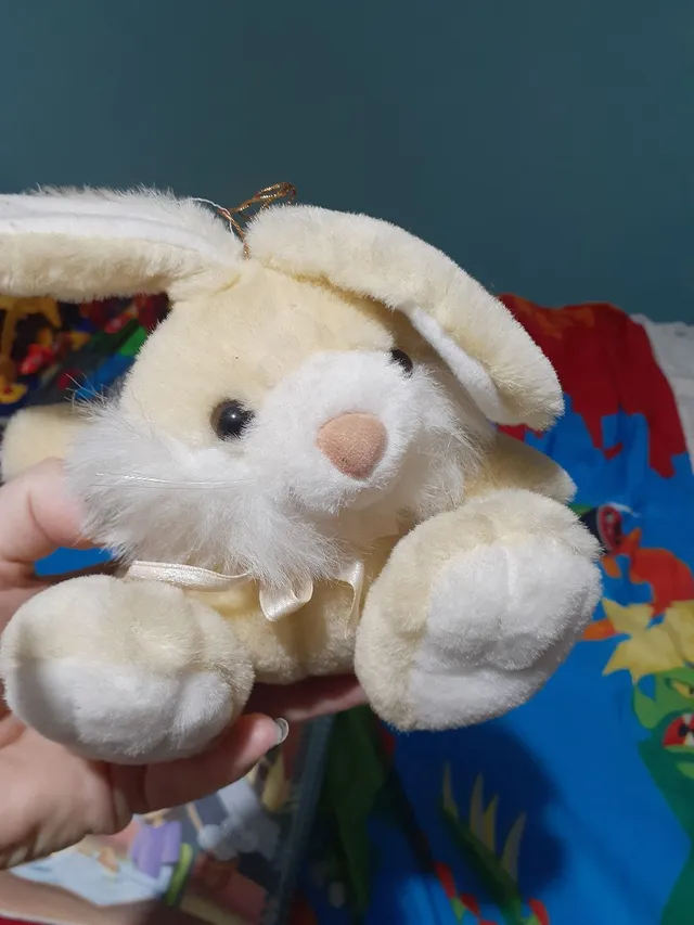 Lindo coelhinho de pelucia