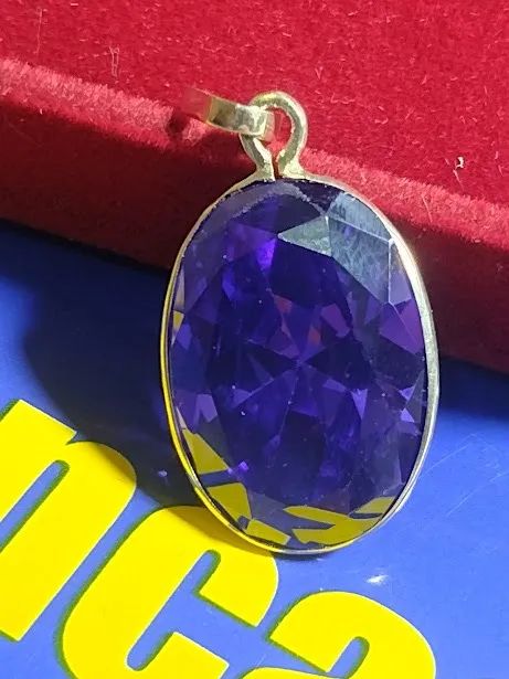 Pingente Pedra Zircônia Lilas Peso 4.30 Gramas 17 x 12 mm Ouro 18 kilates                 