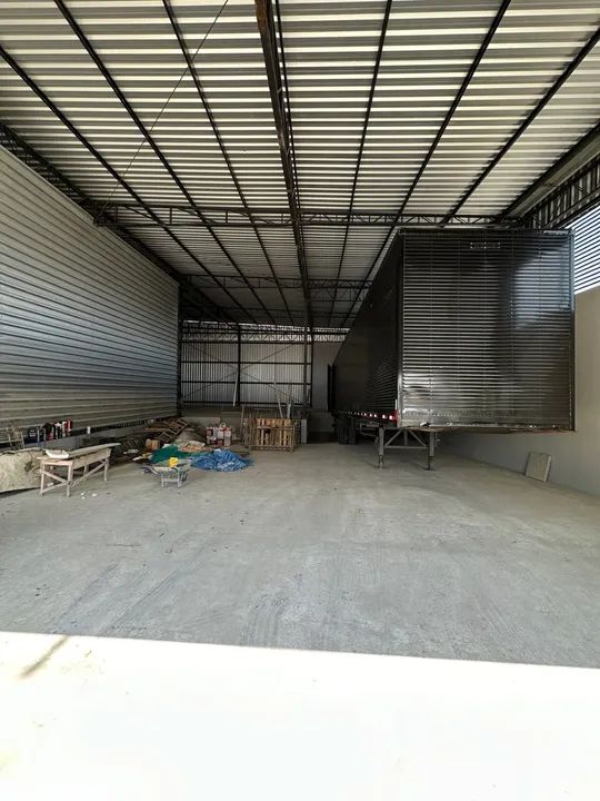 Galpão com 900m², escritório e 2 docas próximo da Av das Torres - Flores - Foto 3