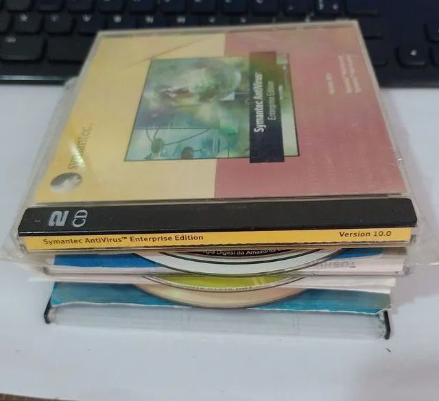 Lote de dvd e CDs de instalação 
