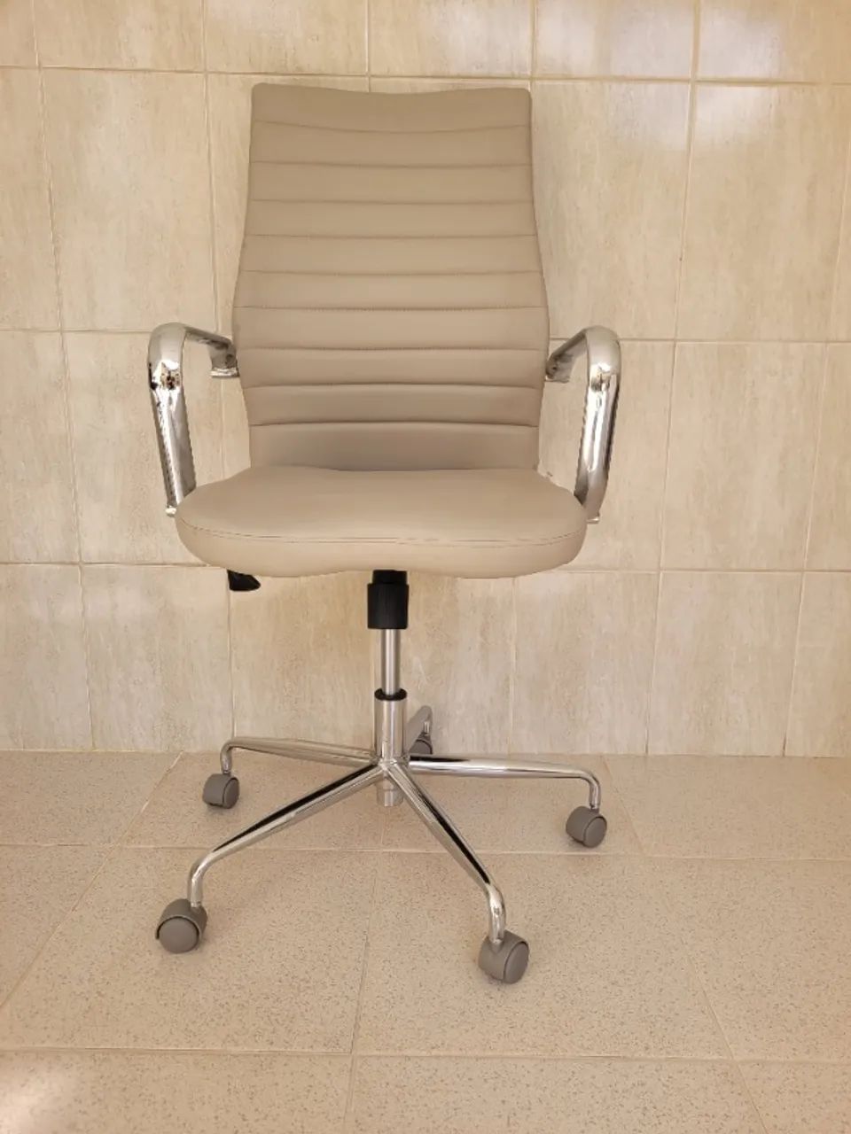 CAPSLOCK CADEIRA EXECUTIVA - Tok&Stok - Foto 2