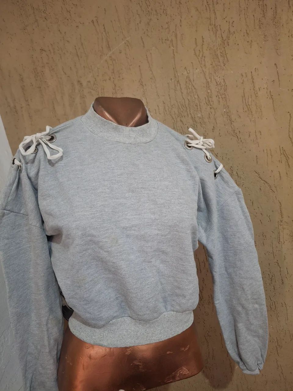 Moletom cropped com lacinhos tm m/G  - Foto 2