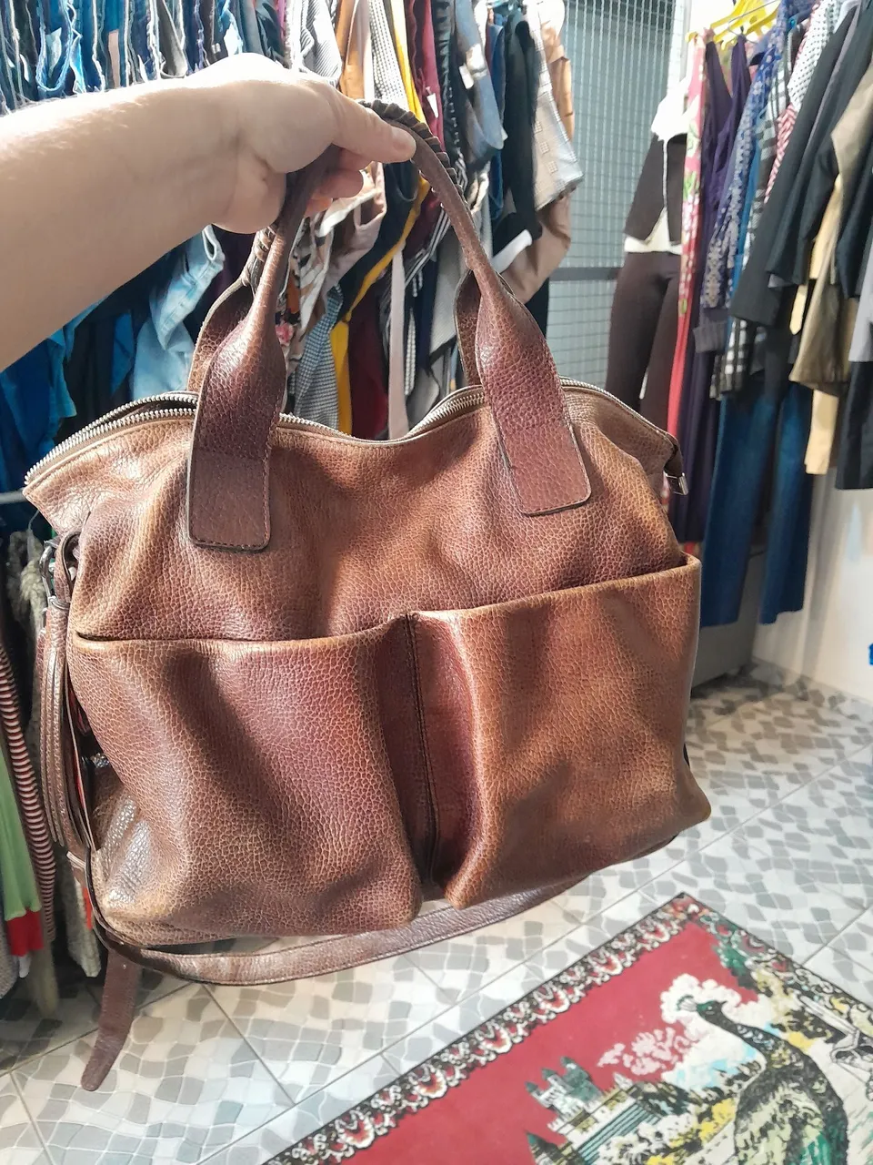 Bolsa de Couro Marrom com Design Clássico