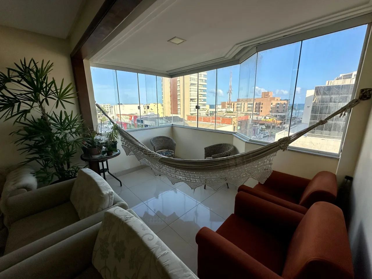 Apartamento 4/4 na Pituba, 1 suíte, nascente, super ventil4ado, 215m², excelente localizaç