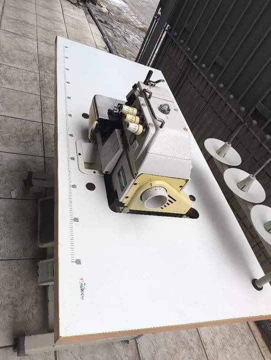 Máquina de Costura industrial 