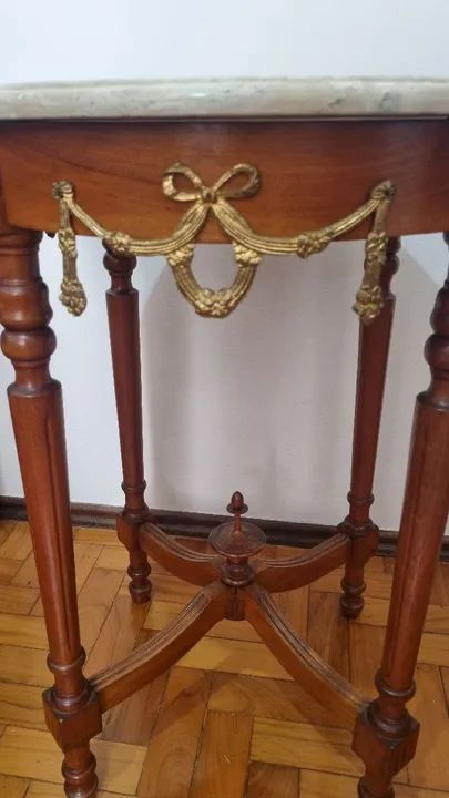 Mesa decorativa estilo Império em Cedro  - Foto 3