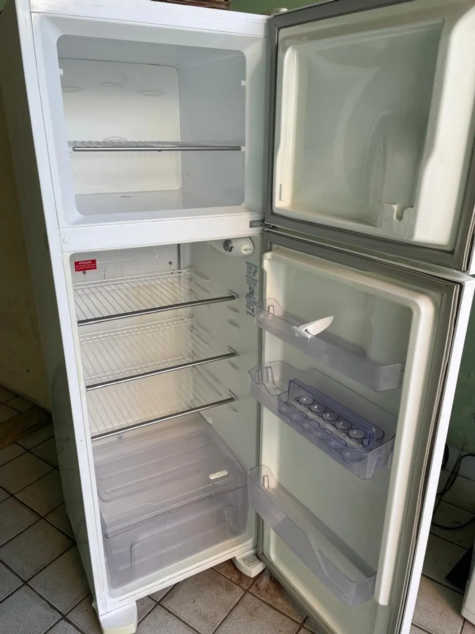 Geladeira Eletrolux Frosfree Semi-nova