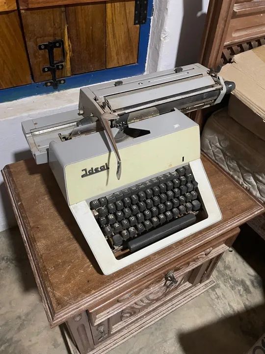 Máquina de escrever Ideal antiga65562882934914120