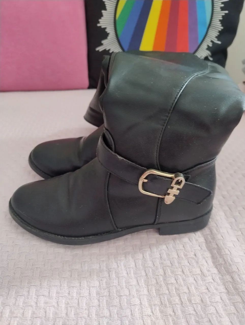 Bota Infantil Preta com Fivela - Conforto e Estilo!