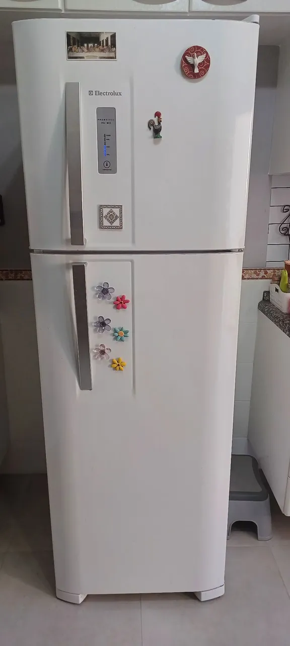 Geladeira Electrolux frost free DNF42